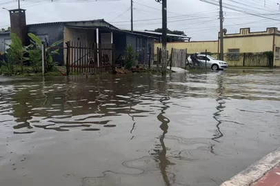 Chuva intensa provoca alagamentos e danos pontuais em cidades do sul do Estado<!-- NICAID(16183862) -->