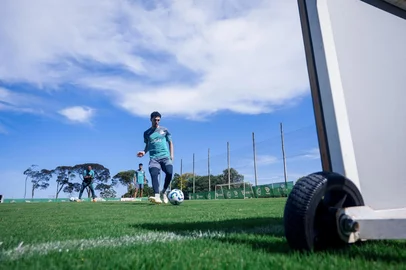 Treino do Juventude com foco na Série A do Brasileirão 2025. Na foto, o volante Kelvi.<!-- NICAID(15990000) -->