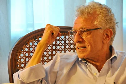 PORTO ALEGRE, RS, BRASIL, 13-12-2013- Psicanalista Contardo Calligaris em entrevista para asérie ZH "Com à Palavra". (FOTO ADRIANA FRANCIOSI, AGENCIA RBS, SEGUNDO CADERNO)<!-- NICAID(10056340) -->