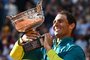 Spain's Rafael Nadal poses with The Musketeers' Cup as he celebrates after victory over Norway's Casper Ruud during their men's singles final match on day fifteen of the Roland-Garros Open tennis tournament at the Court Philippe-Chatrier in Paris on June 5, 2022. (Photo by Anne-Christine POUJOULAT / AFP)Editoria: SPOLocal: ParisIndexador: ANNE-CHRISTINE POUJOULATSecao: tennisFonte: AFPFotógrafo: STF<!-- NICAID(15115760) -->