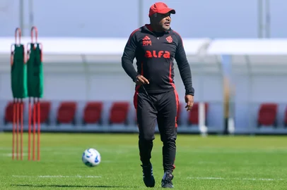 Roger Machado comanda treino do Inter antes de receber o Fortaleza pela 22ª rodada do Brasileirão.<!-- NICAID(16113082) -->