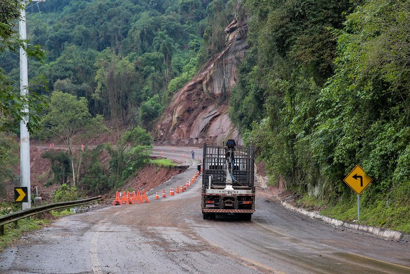 CAXIAS DO SUL, RS, BRASIL, 16/05/2024A conexão entre Caxias do Sul e Vila Cristina pela BR-116 está temporariamente retomada. Na tarde desta quinta-feira (16) a rodovia foi liberada para trânsito de veículos. (Neimar De Cesero/Agência RBS)<!-- NICAID(15765942) -->