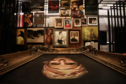 Porto Alegre, RS, Brasil, 10-06-2025: Novo acervo técnico do Museu de Arte do RS (Margs), que poderá ser visitado no segundo andar do prédio e visto através de uma vidraça.. Foto: Renan Mattos / Agência RBS<!-- NICAID(16056879) -->