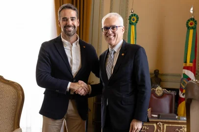 O governador Eduardo Leite anunciou, nesta quarta-feira (21), a manutenção do promotor de Justiça Alexandre Saltz na chefia do Ministério Público gaúcho (MP). Com a decisão, Leite reconduz ao cargo o candidato mais votado na eleição interna do MP – Saltz angariou 53,6% dos votos dos demais promotores e procuradores.<!-- NICAID(16042860) -->