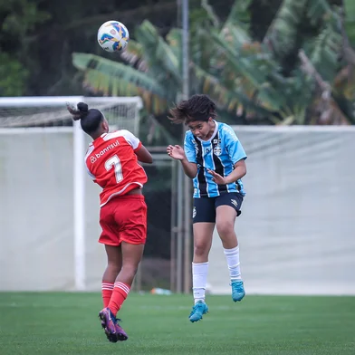 As Mosqueteiras deram o primeiro passo em busca do título do Gauchão Feminino sub-15. Em casa, o Grêmio venceu o Inter por 1 a 0 na manhã deste sábado (21) no CT Hélio Dourado, em Eldorado do Sul.<!-- NICAID(16143285) -->