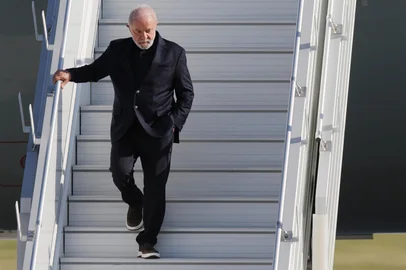 Brazil's President Luiz Inaciuoi Lula da Silva arrives at Calgary International Airport in Alberta, Canada, on June 16, 2025, to attend the Group of Seven (G7) Summit. (Photo by Dave Chidley / AFP)<!-- NICAID(16061572) -->