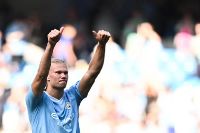 Manchester City's Norwegian striker #09 Erling Haaland celebrates at the end of the English Premier League football match between Manchester City and Fulham at the Etihad Stadium in Manchester, north west England, on September 2, 2023. Manchester City wins 5 - 1 against Fulham. (Photo by Oli SCARFF / AFP) / RESTRICTED TO EDITORIAL USE. No use with unauthorized audio, video, data, fixture lists, club/league logos or 'live' services. Online in-match use limited to 120 images. An additional 40 images may be used in extra time. No video emulation. Social media in-match use limited to 120 images. An additional 40 images may be used in extra time. No use in betting publications, games or single club/league/player publications. / Editoria: SPOLocal: ManchesterIndexador: OLI SCARFFSecao: soccerFonte: AFPFotógrafo: STF<!-- NICAID(15544128) -->