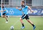 Por força na bola aérea, garoto da base ganha mais espaço com Renato no Grêmio