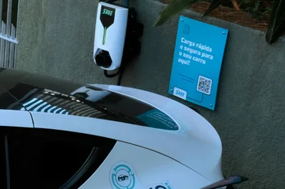 A SAVE – Serviços de Abastecimento de Veículos Elétricos – é uma  empresa que desenvolve soluções que se inserem no ecossistema do abastecimento de veículos elétricos e tem como diferencial estabelecer uma Rota Segura para o usuário<!-- NICAID(15377245) -->
