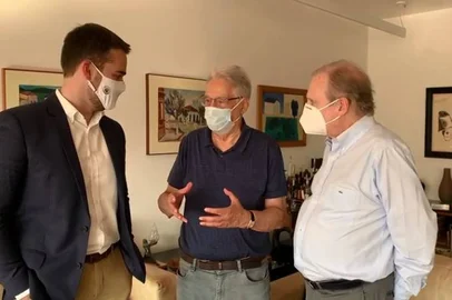 A visita ao ex-presidente Fernando Henrique Cardoso, em companhia do senador Tasso Jereissati, foi definida pelo governador Eduardo Leite com a expressão “agradável como sempre”.