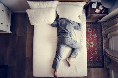Insônia, sono, dormir, cama, quarto, travesseiro. Foto: Rawpixel.com / stock.adobe.comFonte: 212882254<!-- NICAID(14747080) -->