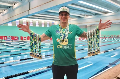 Guilherme Maia conquista 14 medalhas de ouro no Brasileiro de Natação para Surdos<!-- NICAID(15211702) -->