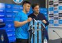 "Passo muito grande na minha carreira", diz Aravena ao ser apresentado como atacante do Grêmio