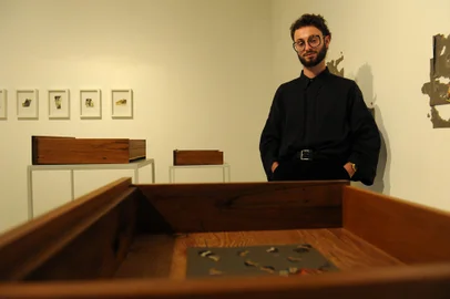 CAXIAS DO SUL, RS, BRASIL, 07/10/2021 - foto na galeria de artes do Ordovás, do artista Nilton Dondé e das obras da exposição “camadatempo: desengavetando memórias”. (Marcelo Casagrande/Agência RBS)<!-- NICAID(14909277) -->