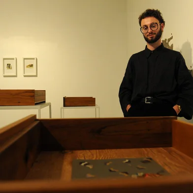 CAXIAS DO SUL, RS, BRASIL, 07/10/2021 - foto na galeria de artes do Ordovás, do artista Nilton Dondé e das obras da exposição “camadatempo: desengavetando memórias”. (Marcelo Casagrande/Agência RBS)<!-- NICAID(14909277) -->