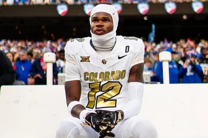 Travis Hunter, cornerback de Colorado<!-- NICAID(16021440) -->