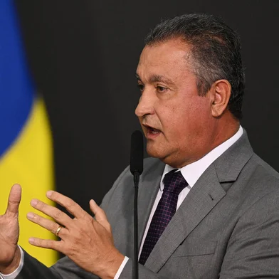 Brazil's Chief of Staff Rui Costa delivers a speech during Simone Tebet's swearing-in ceremony as Planning Minister at the Planalto Palace in Brasilia on January 5, 2023. (Photo by EVARISTO SA / AFP)Editoria: POLLocal: BrasíliaIndexador: EVARISTO SASecao: politics (general)Fonte: AFPFotógrafo: STF<!-- NICAID(15313349) -->