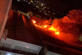 Incêndio atinge fábrica da Autoglass, no Humaitá. Foto: Arquivo Pessoal<!-- NICAID(15773720) -->