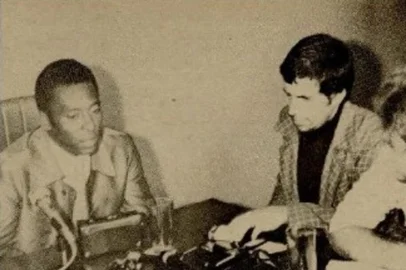 Pelé concede entrevista ao jornal Pioneiro em 1975 durante visita na Festa da Uva<!-- NICAID(15308583) -->
