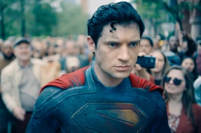 Faltando pouco menos de dois meses para o lançamento, o novo filme do Superman ganhou o seu primeiro trailer completo. O clipe foi ivulgado nesta quarta-feira (14) pela Warner Bros. Pictures.<!-- NICAID(16037004) -->