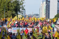 PORTO ALEGRE, RS - 16/5/2025: Protesto dos servidores do RS por aumento do salário<!-- NICAID(16039414) -->