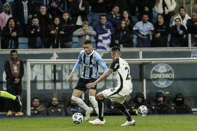 PORTO ALEGRE, RS, BRASIL, 12-06-2025: Grêmio recebe Corinthians pela 12ª rodada do Campeonato Brasileiro 2025, na Arena Porto-Alegrense. O tricolor vem de duas vitórias seguidas no campeonato e busca manter o bom momento na véspera da parada para o Mundial de Clubes. Foto: André Ávila/Agência RBSIndexador: Andre Avila<!-- NICAID(16058630) -->