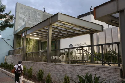 PORTO ALEGRE-RS-BRASIL- 28/03/2017- Prédio do Consulado dos Estados Unidos na Zona Norte de Porto Alegre. FOTO ROBINSON ESTRÁSULAS/ZERO HORA.<!-- NICAID(12820497) -->