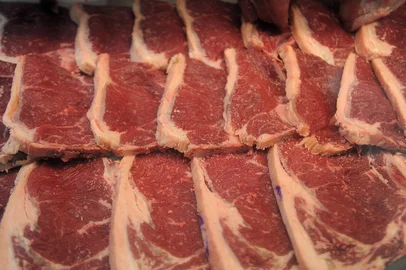 CAXIAS DO SUL, RS, BRASIL, 11/07/2022 - Aumento do preço da carne bovina altera comportamento do consumidor, que tem optado por carnes mais baratas como frango e suíno. (Marcelo Casagrande/Agência RBS)<!-- NICAID(15145724) -->