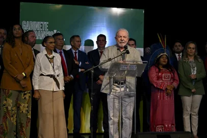 Lula confirma Marina Silva e Simone Tebet e conclui indicação de ministros.<!-- NICAID(15307629) -->