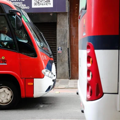 Porto Alegre, RS, Brasil, 06/03/2024 - Com cada vez menos passageiros, a associação dos transportadores quer que a prefeitura subsidie as lotações, como faz com os ônibus. - Foto: Jonathan Heckler/Agência RBS<!-- NICAID(15698266) -->