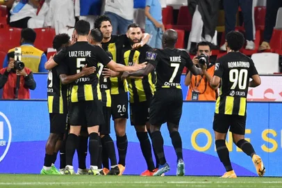 Al-Ittihad celebra gol.