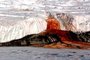 Cataratas de sangue (Blood Falls), localizadas na geleira Taylor, na Antártida.<!-- NICAID(15485364) -->