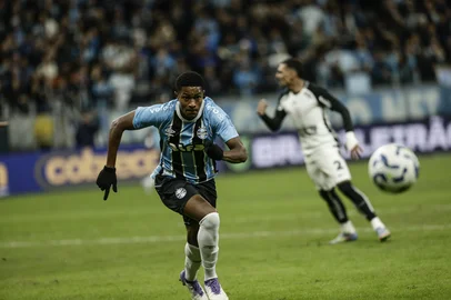 PORTO ALEGRE, RS, BRASIL, 12-06-2025: Grêmio recebe Corinthians pela 12ª rodada do Campeonato Brasileiro 2025, na Arena Porto-Alegrense. O tricolor vem de duas vitórias seguidas no campeonato e busca manter o bom momento na véspera da parada para o Mundial de Clubes. Foto: André Ávila/Agência RBSIndexador: Andre Avila<!-- NICAID(16058755) -->