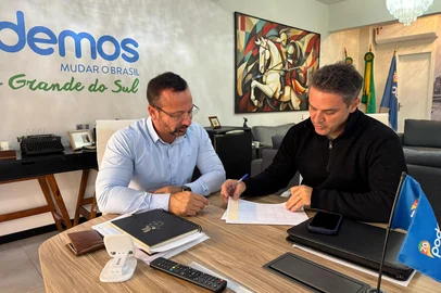 Podemos / Divulgação Everton Braz e Luciano Zucco<!-- NICAID(16290252) -->
