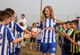 Luísa Sonza joga bola, faz gol e é homenageada em Tuparendi
