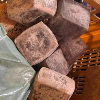 Mais de três toneladas de produtos impróprios são apreendidas em supermercados de Arroio do Sal.<!-- NICAID(16207101) -->