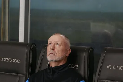 PORTO ALEGRE, RS, BRASIL, 25-11-2025: Grêmio vs Palmeiras, pelo Campeonato Brasileiro Série A 2025, na Arena. Na foto, o técnico do Grêmio, Mano Menezes. Foto: Jeff Botega/Agência RBS<!-- NICAID(16174458) -->