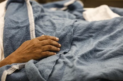 PORTO ALEGRE, RS, BRASIL - 2025.05.19 - Governo do RS decreta situação de emergência na saúde devido ao aumento nos casos de doenças respiratórias. Na foto: Hospital de Clínicas opera com restrições. (Foto: André Ávila/ Agência RBS)Indexador: Andre Avila<!-- NICAID(16040891) -->