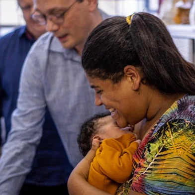 Prestes a completar um mês de vida no próximo dia 22, o pequeno Levi Emanuel tem estudos garantidos do Ensino Fundamental à pós-graduação na Rede LaSalle. O pequeno nasceu no Centro Pastoral La Salle, local onde funciona um abrigo às vítimas da enchente em Canoas, na Região Metropolitana.<!-- NICAID(15790508) -->