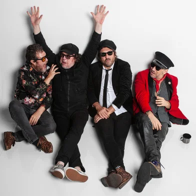 Cachorro Grande está de volta, com novo álbum e show<!-- NICAID(16275899) -->