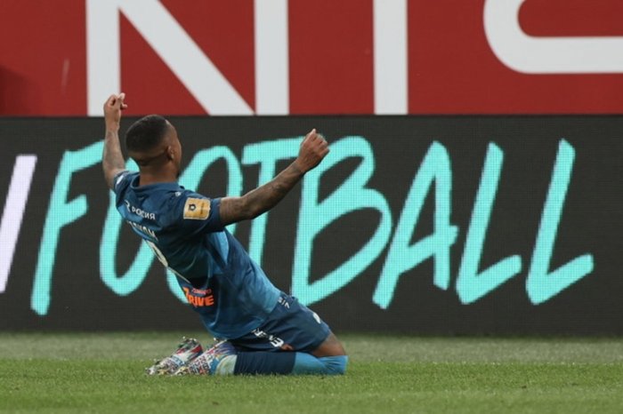 Divulgação / @fczenit_en