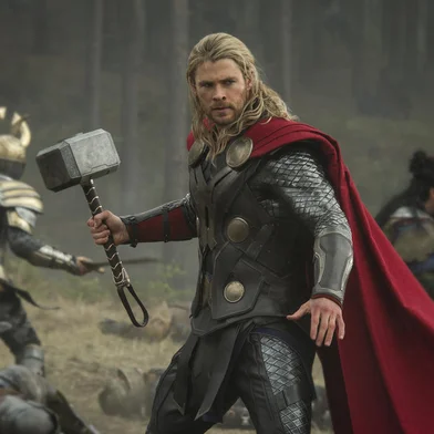 Thor 2, O mundo sombrio, com Chris Hemsworth<!-- NICAID(9914568) -->