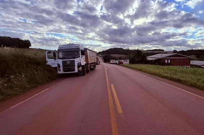 Acidente na ERS-467 em Tapejara<!-- NICAID(16268610) -->