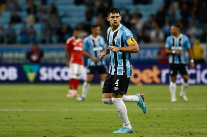 PORTO ALEGRE, RS, BRASIL - 19/04/2025 - Gre-Nal 447: Grêmio e Inter se encontram em campo, novamente, pela Série A do Campeonato Brasileiro. Kannemann. FOTO: RENAN MATTOS / AGÊNCIA RBSIndexador: Andre Avila<!-- NICAID(16020430) -->