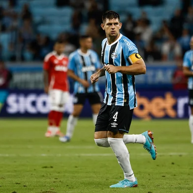 PORTO ALEGRE, RS, BRASIL - 19/04/2025 - Gre-Nal 447: Grêmio e Inter se encontram em campo, novamente, pela Série A do Campeonato Brasileiro. Kannemann. FOTO: RENAN MATTOS / AGÊNCIA RBSIndexador: Andre Avila<!-- NICAID(16020430) -->