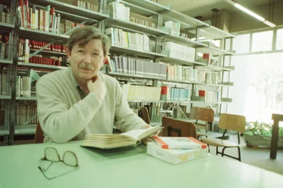 Escritor José Clemente Pozenato.#PÁGINA: 5#ENVELOPE: 155380<!-- NICAID(591952) -->