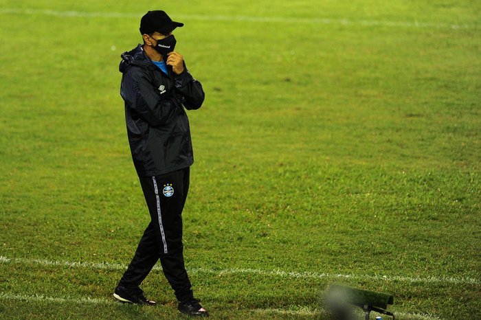 Alexandre Mendes lamenta quantidade de gols perdidos e defende rápida virada de página no Grêmio