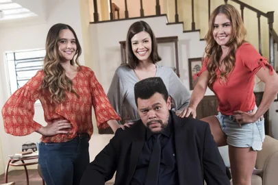 Nanico ( Babu Santana ), Alexia/Josimara ( Deborah Secco ), Luna/Fiona ( Juliana Paiva ) e Kyra/Cleyde ( Vitória Strada ) ,salve-se quem puder<!-- NICAID(14781219) -->