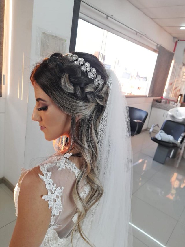 Penteado, casamento<!-- NICAID(14793077) -->