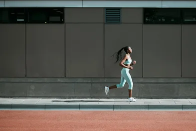 Black woman, running and city sport on sidewalk with training, exercise and fitness on road. Street, urban runner and female athlete with mockup and body workout for health, wellness and race outdoorBlack woman, running and city sport on sidewalk with training, exercise and fitness on road. Street, urban runner and female athlete with mockup and body workout for health, wellness and race outdoor. Foto:  Haas/peopleimages.com/ stock.adobe.comIndexador: Yuri Arcurs peopleimges.comFonte: 609541993<!-- NICAID(16220152) -->